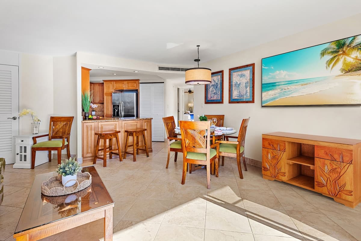 Condo in Lahaina · ★4.89 · 2 bedrooms · 4 beds · 2 private baths - Photo 5