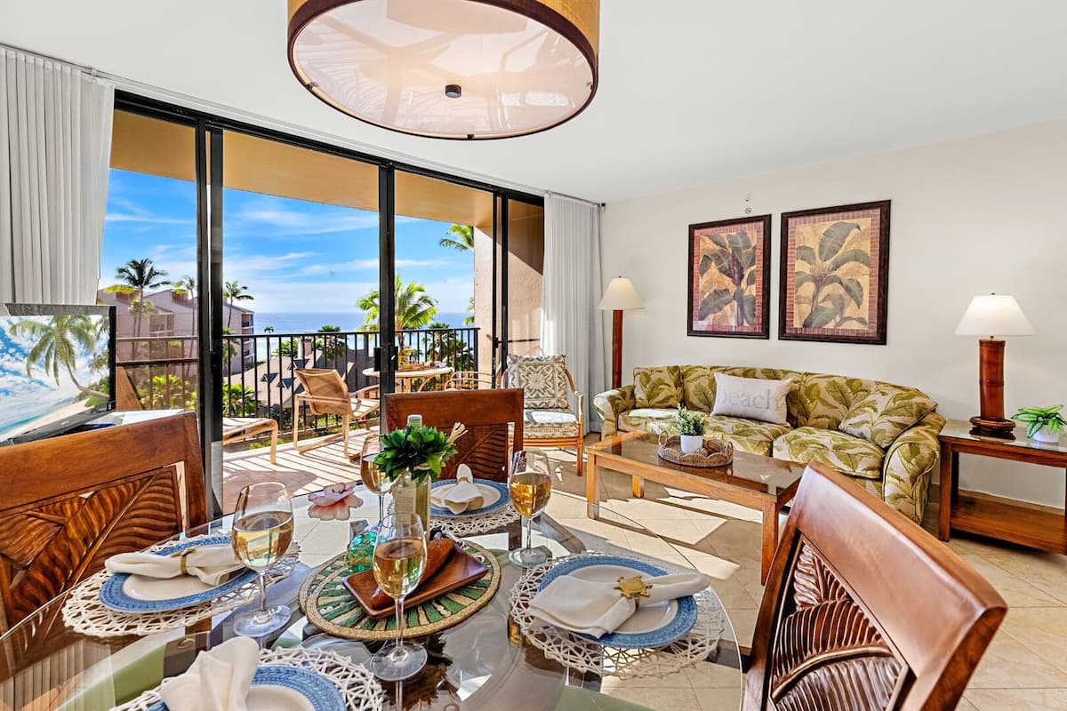 Condo in Lahaina · ★4.89 · 2 bedrooms · 4 beds · 2 private baths - Photo 4
