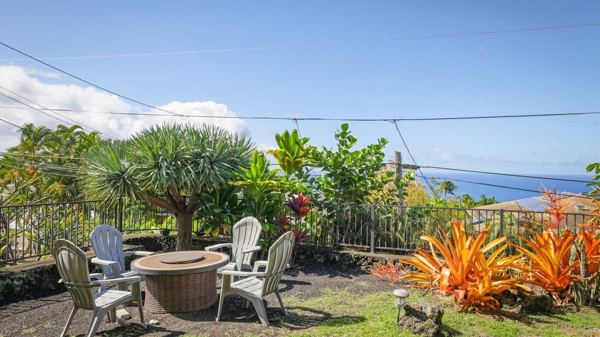 Home in Kailua-Kona · ★4.73 · 3 bedrooms · 5 beds · 3 shared baths - Photo 4