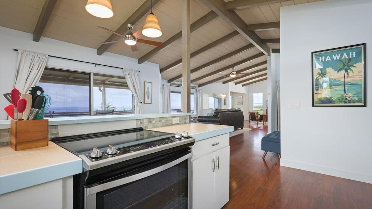 Home in Kailua-Kona · ★4.73 · 3 bedrooms · 5 beds · 3 shared baths - Photo 5