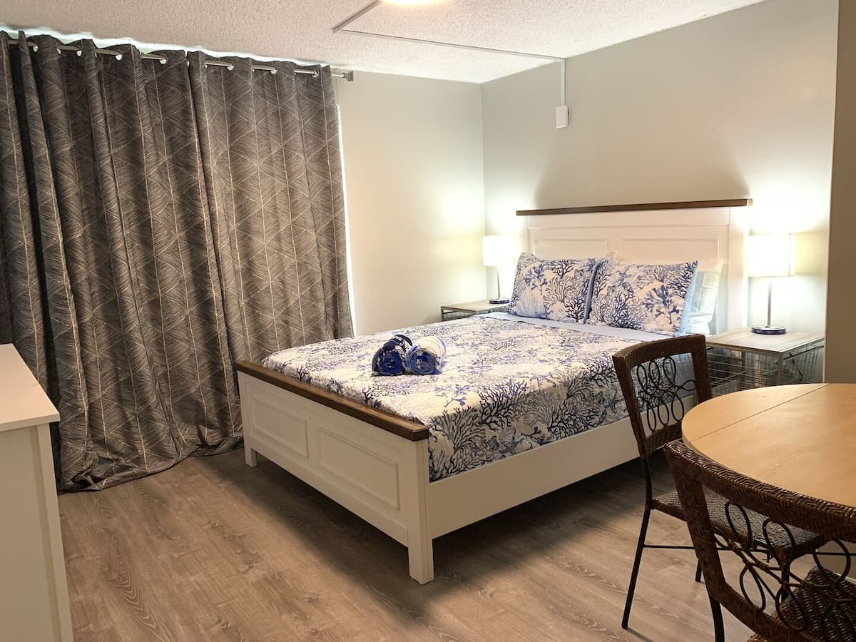 Condo in Honolulu · ★4.58 · 1 bedroom · 1 bed · 1 private bath - Photo 1