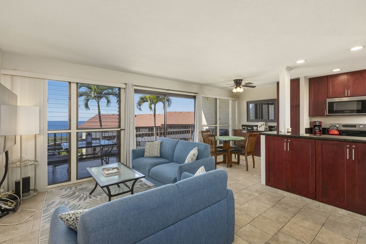 Condo in Holualoa · ★4.9 · 2 bedrooms · 3 beds · 2 private baths - Photo 3
