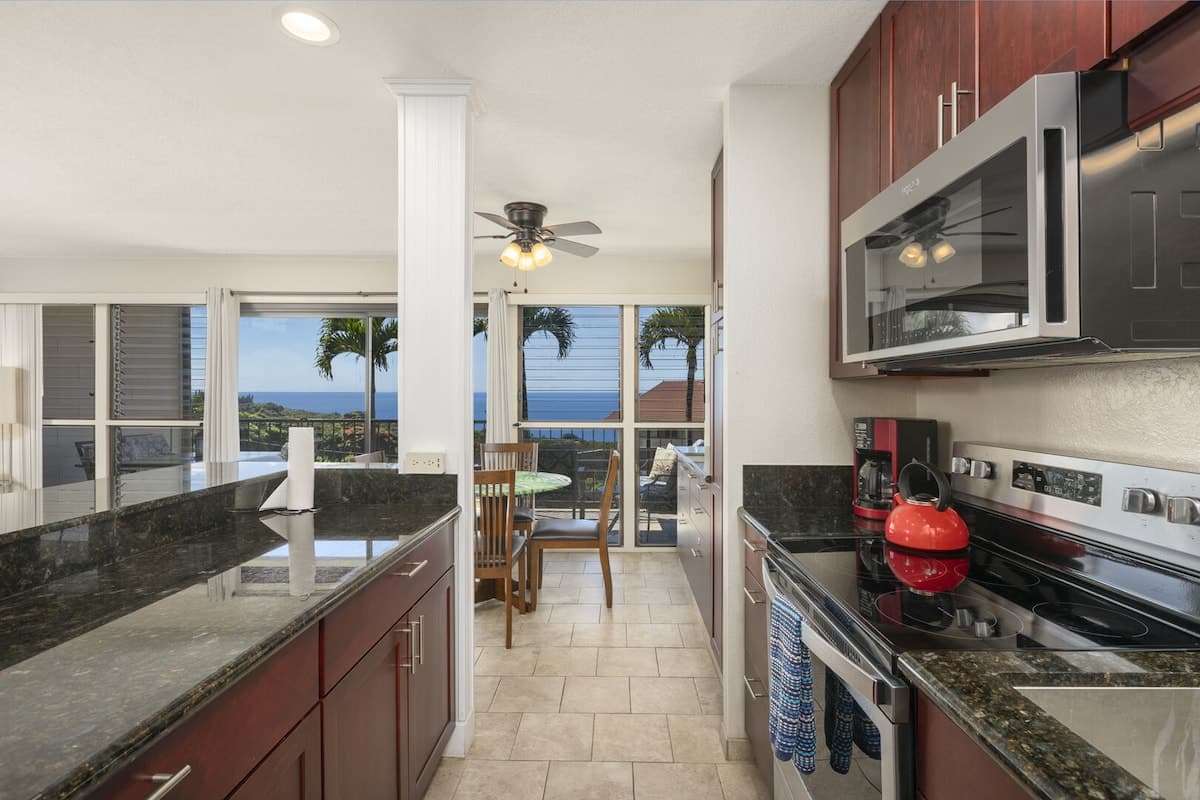 Condo in Holualoa · ★4.9 · 2 bedrooms · 3 beds · 2 private baths - Photo 4