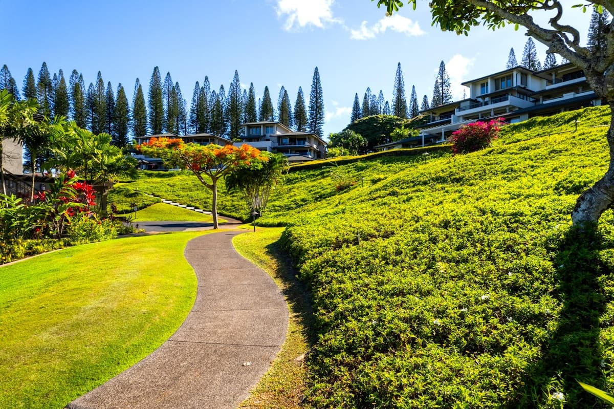 Condo in Lahaina · ★4.33 · 1 bedroom · 2 beds · 2 baths - Photo 4