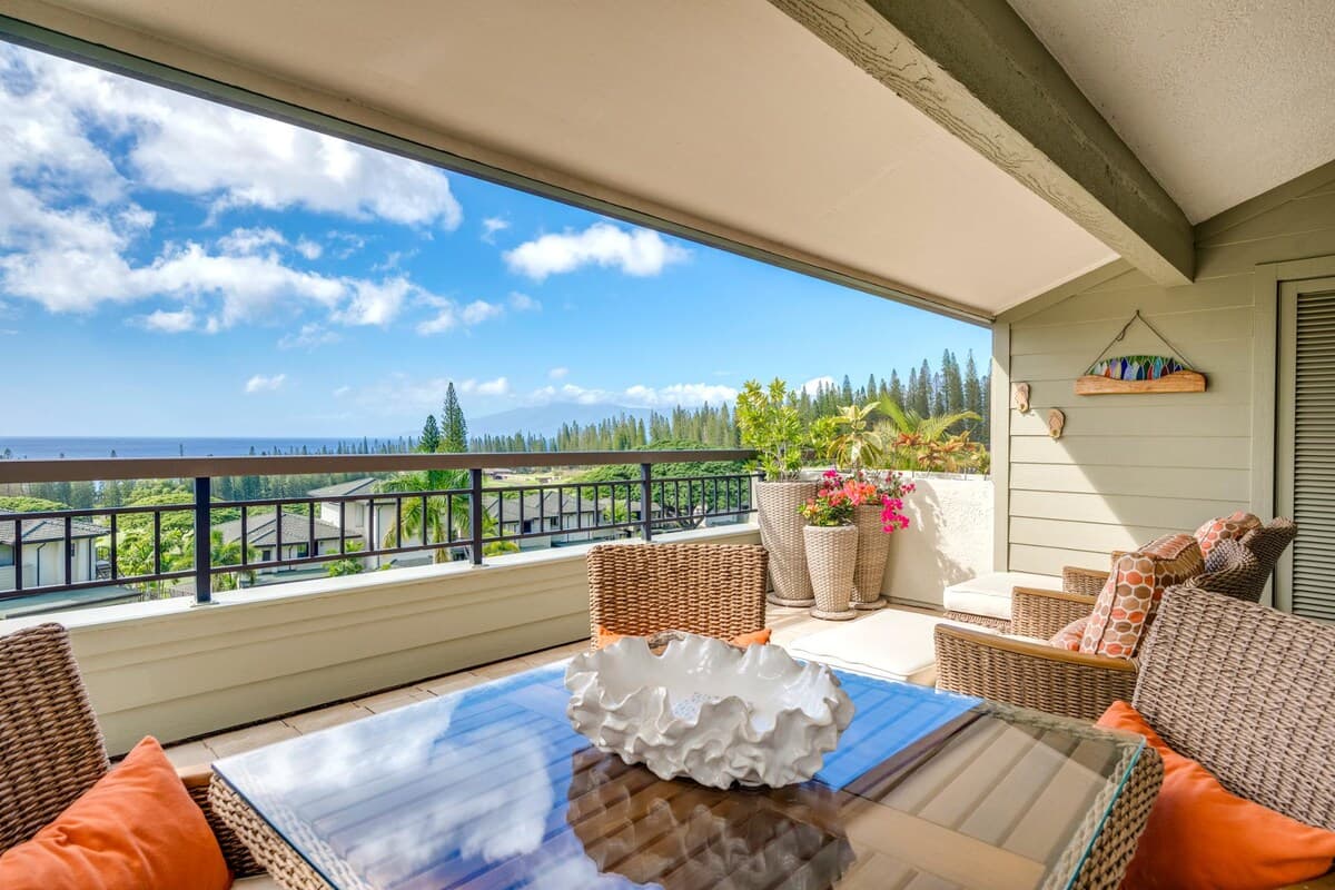 Condo in Lahaina · ★4.33 · 1 bedroom · 2 beds · 2 baths - Photo 3