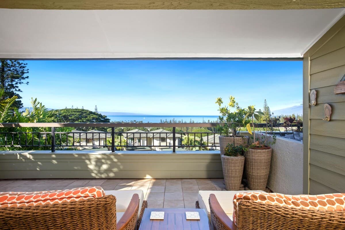 Condo in Lahaina · ★4.33 · 1 bedroom · 2 beds · 2 baths - Photo 1