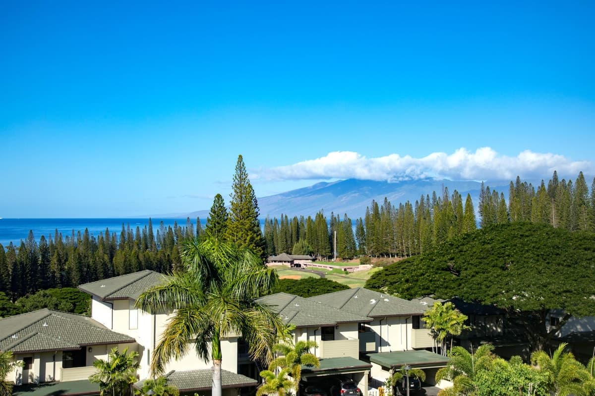 Condo in Lahaina · ★4.33 · 1 bedroom · 2 beds · 2 baths - Photo 5