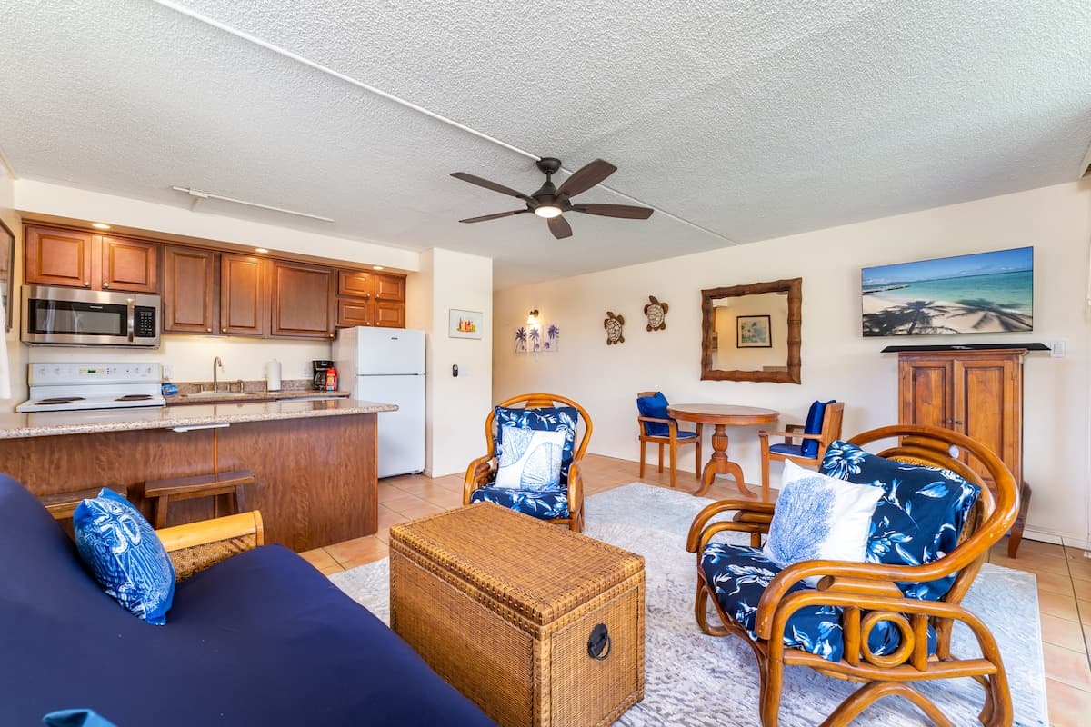 Condo in Kihei · ★5.0 · 1 bedroom · 2 beds · 1 bath - Photo 4