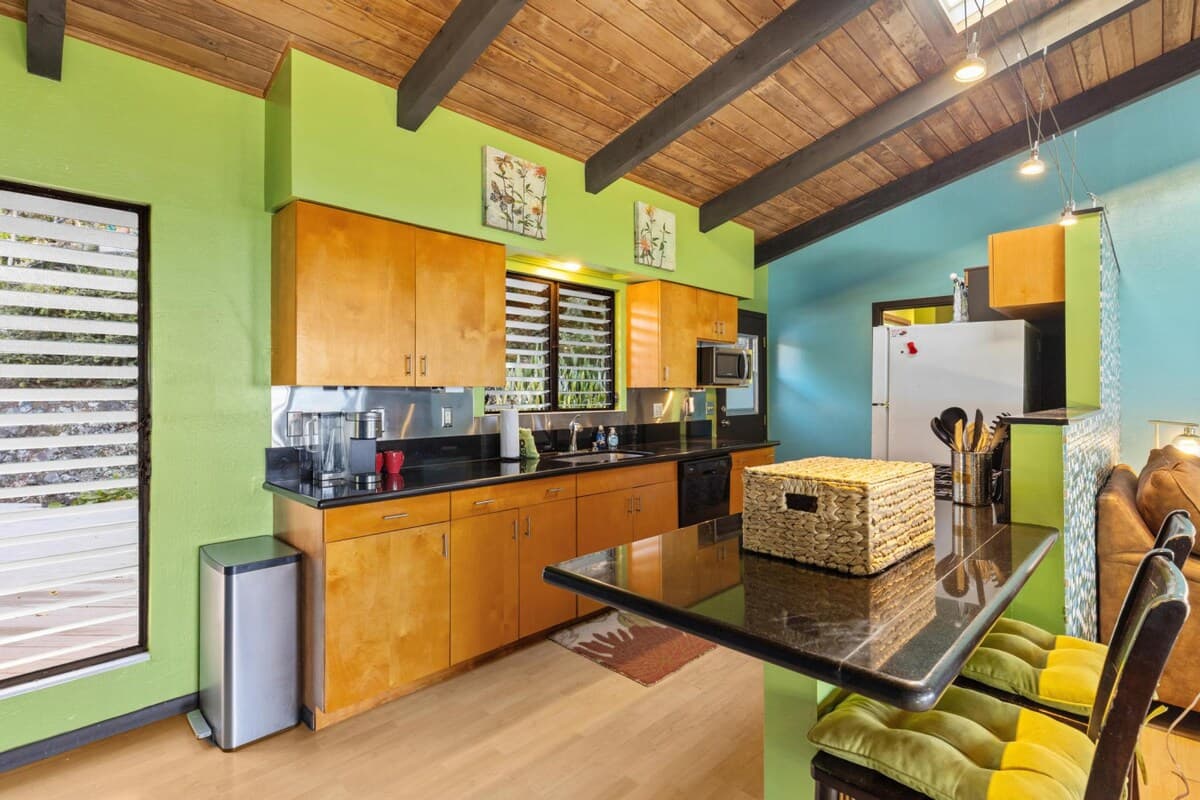 Home in Kailua-Kona · ★4.76 · 2 bedrooms · 3 beds · 2 baths - Photo 5
