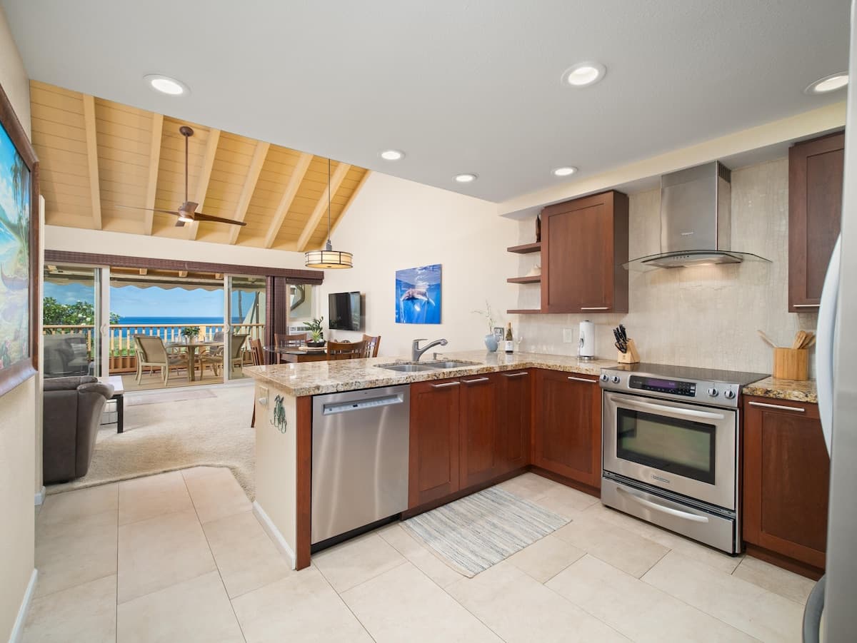 Condo in Kihei · ★5.0 · 2 bedrooms · 2 beds · 2 baths - Photo 3
