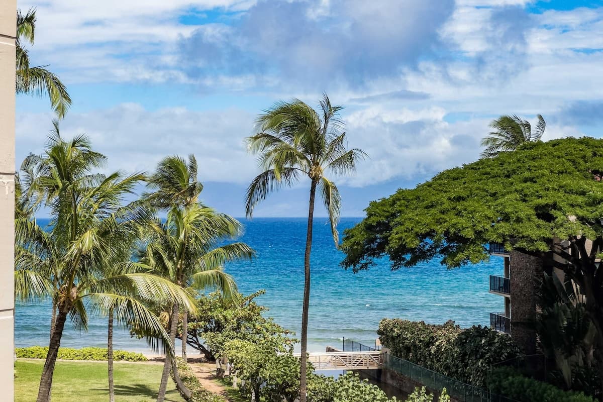Condo in Lahaina · ★4.88 · 2 bedrooms · 3 beds · 2 private baths - Photo 1