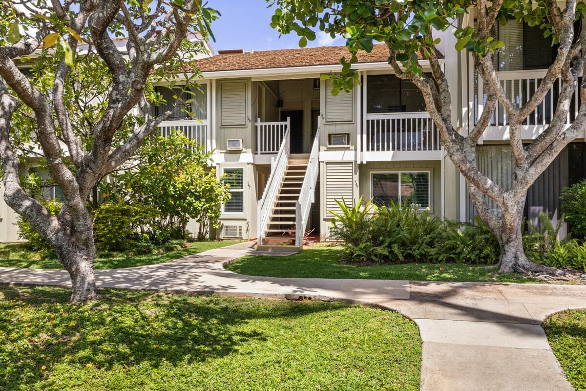 Home in Kahuku · ★4.74 · 2 bedrooms · 4 beds · 3 private baths - Photo 5