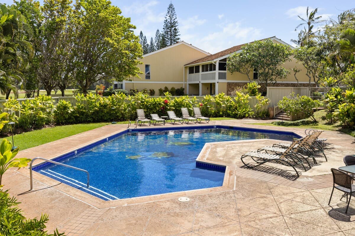 Home in Kahuku · ★4.74 · 2 bedrooms · 4 beds · 3 private baths - Photo 4