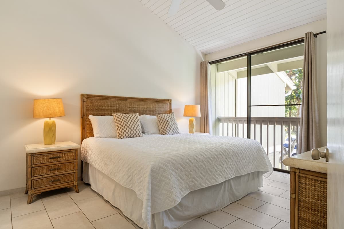 Home in Kahuku · ★4.74 · 2 bedrooms · 4 beds · 3 private baths - Photo 2