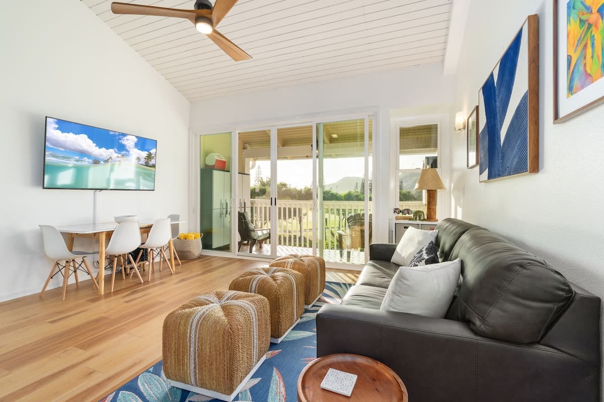 Condo in Kahuku · ★4.89 · 2 bedrooms · 4 beds · 2 shared baths - Photo 5