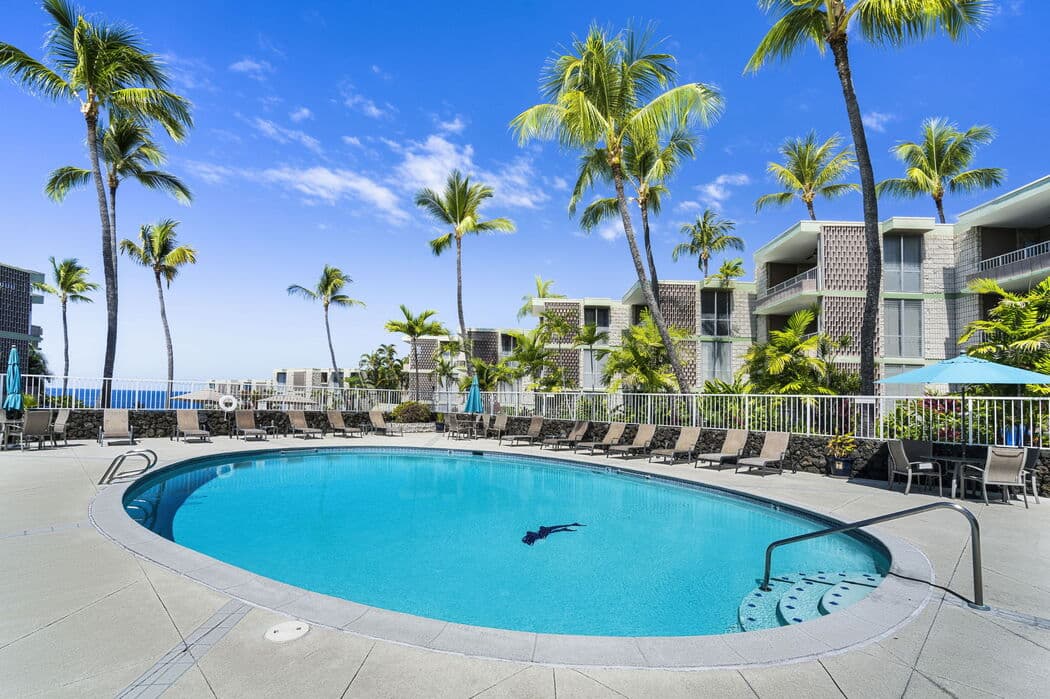 Condo in Kailua-Kona · ★4.76 · 2 bedrooms · 2 beds · 2 baths - Photo 5