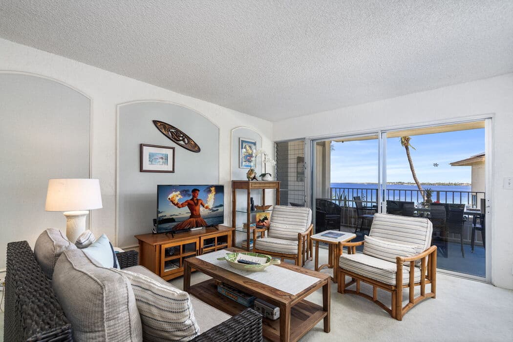 Condo in Kailua-Kona · ★4.76 · 2 bedrooms · 2 beds · 2 baths - Photo 4