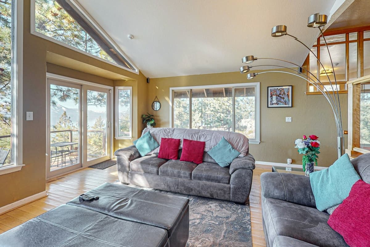 Home in Zephyr Cove · ★4.88 · 5 bedrooms · 6 beds · 5.5 private baths - Photo 3