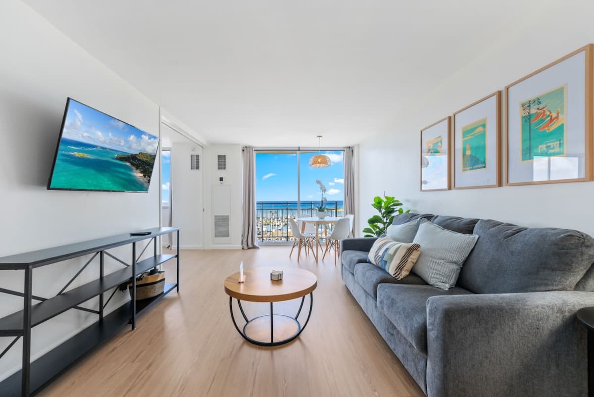 *Oceanfront Renovated Getaway in Waikiki - Photo 4