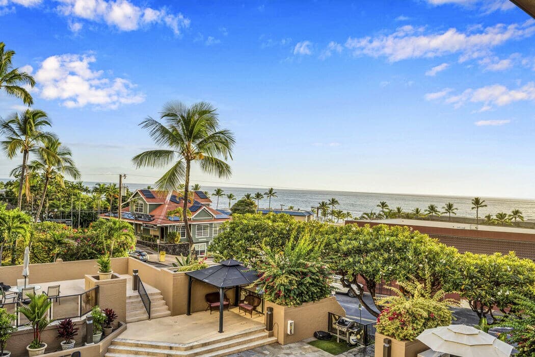 Condo in Kailua-Kona · ★5.0 · 1 bedroom · 3 beds · 2 baths - Photo 2