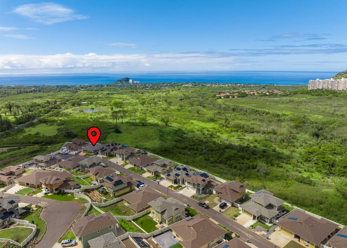 Home in Makaha Valley · ★5.0 · 3 bedrooms · 6 beds · 2 private baths - Photo 5