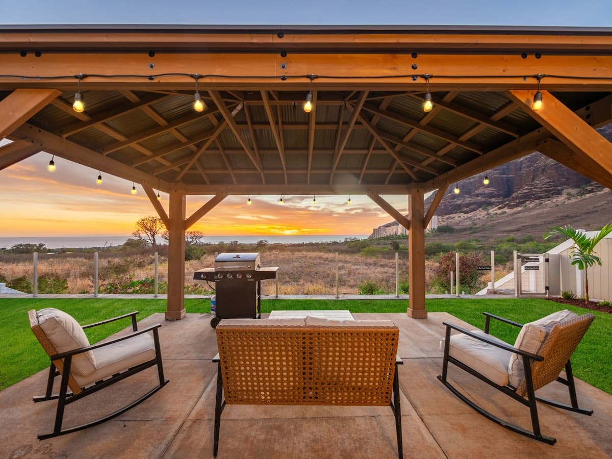 Home in Makaha Valley · ★5.0 · 3 bedrooms · 6 beds · 2 private baths - Photo 2