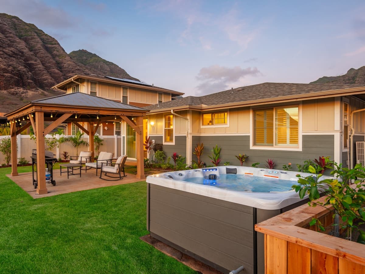 Home in Makaha Valley · ★5.0 · 3 bedrooms · 6 beds · 2 private baths - Photo 1