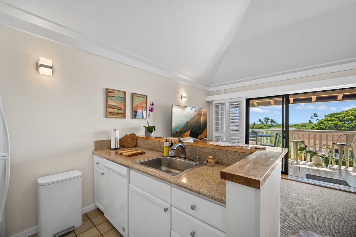 Condo in Koloa · ★4.8 · 1 bedroom · 2 beds · 1 bath - Photo 4