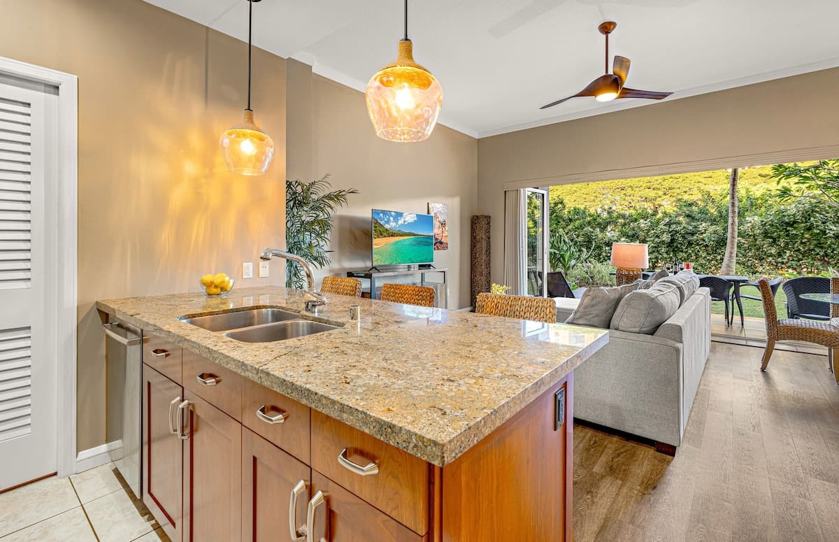 Condo in Lahaina · ★4.92 · 1 bedroom · 2 beds · 1 bath - Photo 1
