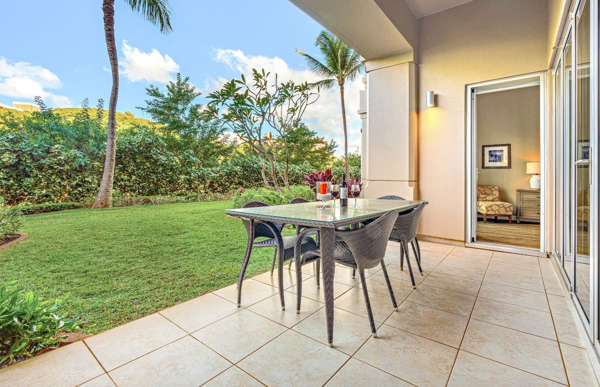 Condo in Lahaina · ★4.92 · 1 bedroom · 2 beds · 1 bath - Photo 2