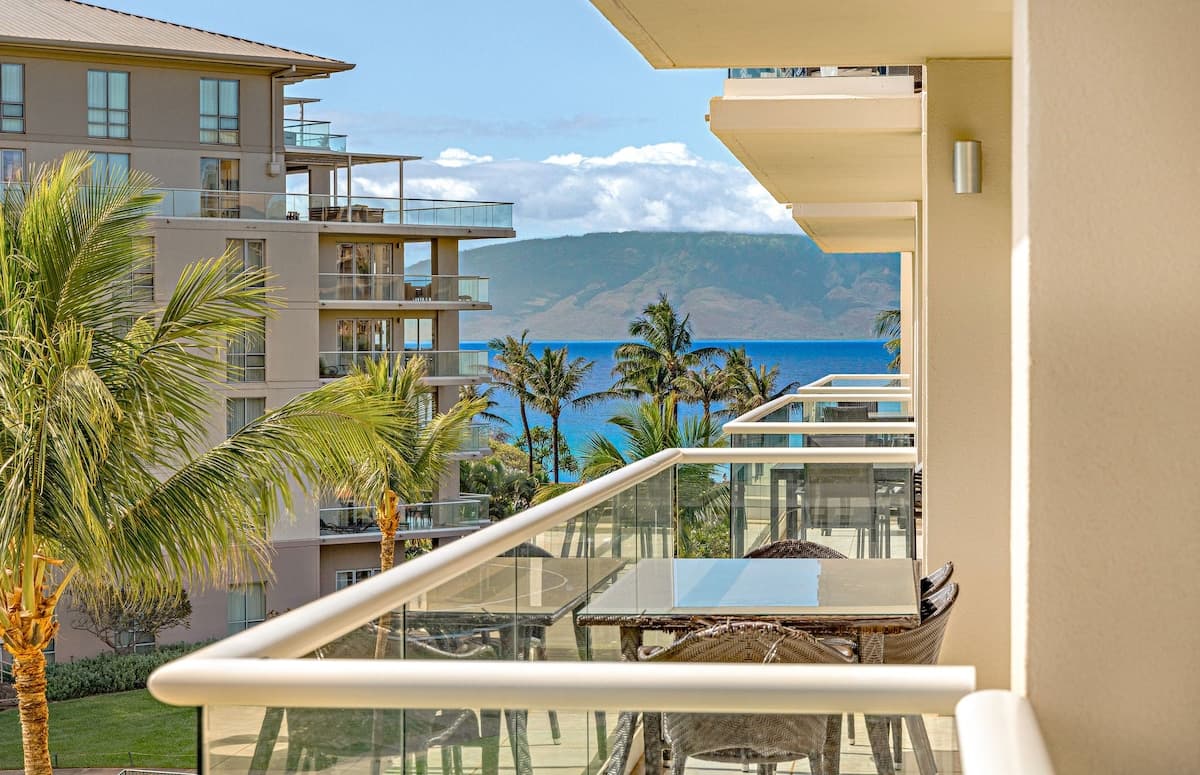 Condo in Lahaina · ★4.86 · 1 bedroom · 2 beds · 1 bath - Photo 1