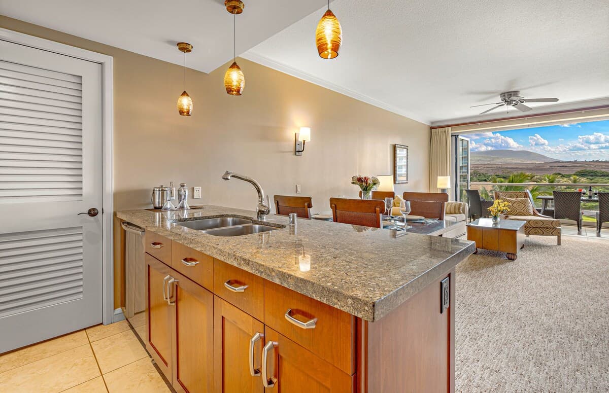 Condo in Lahaina · ★4.86 · 1 bedroom · 2 beds · 1 bath - Photo 2
