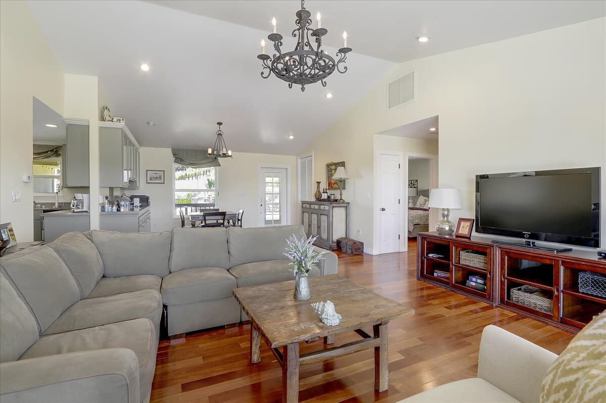 Napa Farmhouse with Vineyard & Lake Views - Photo 5