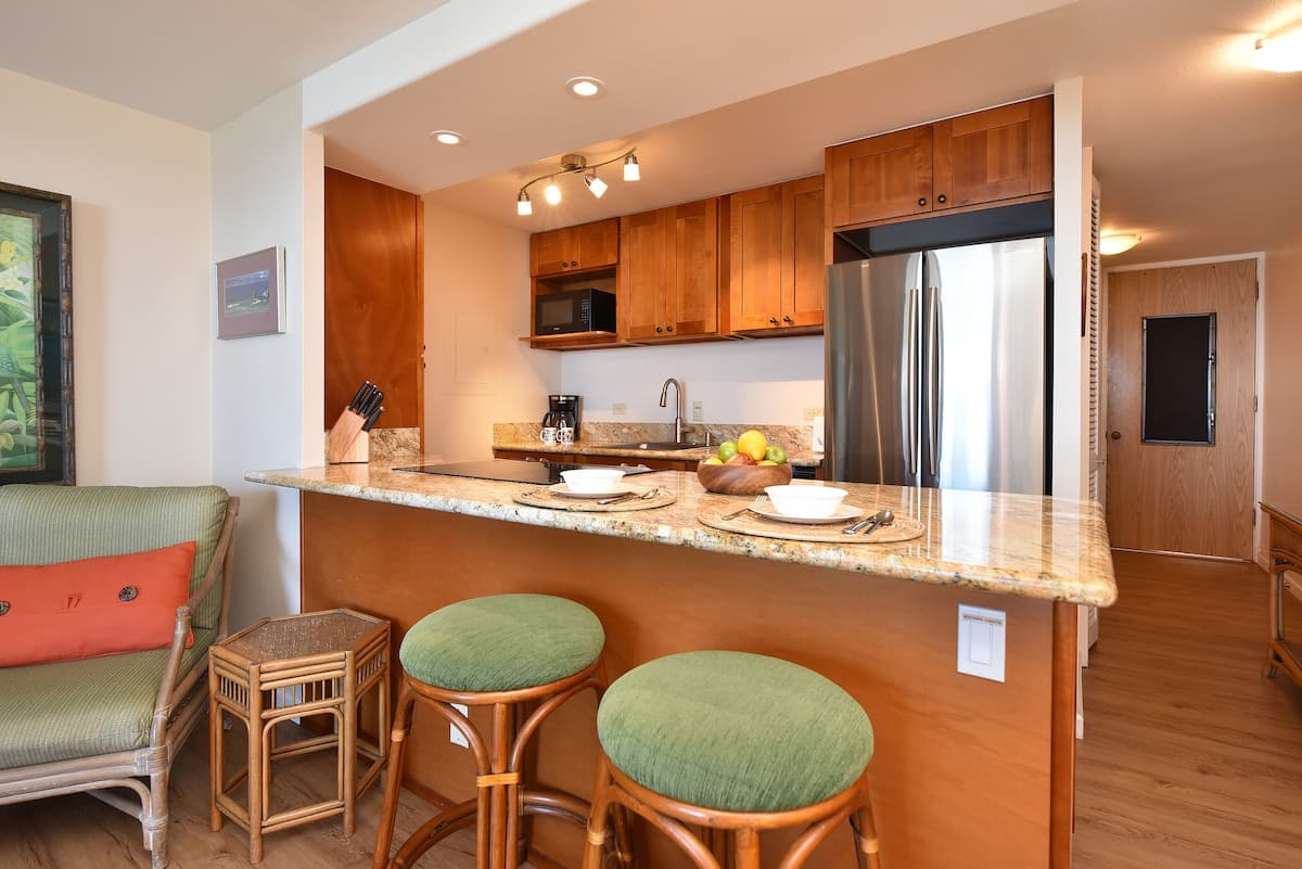 Condo in Lahaina · ★4.83 · 1 bedroom · 2 beds · 1 bath - Photo 5