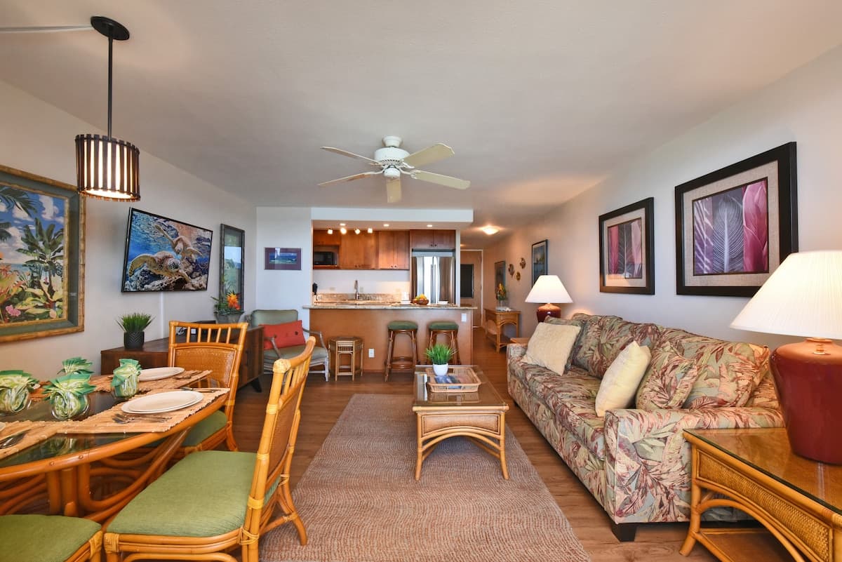 Condo in Lahaina · ★4.83 · 1 bedroom · 2 beds · 1 bath - Photo 3
