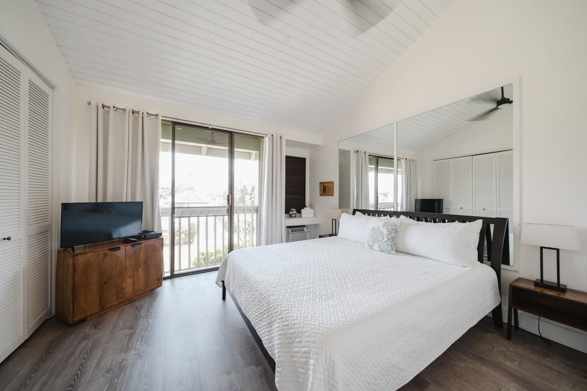 Home in Kahuku · ★4.79 · 2 bedrooms · 3 beds · 3 private baths - Photo 2
