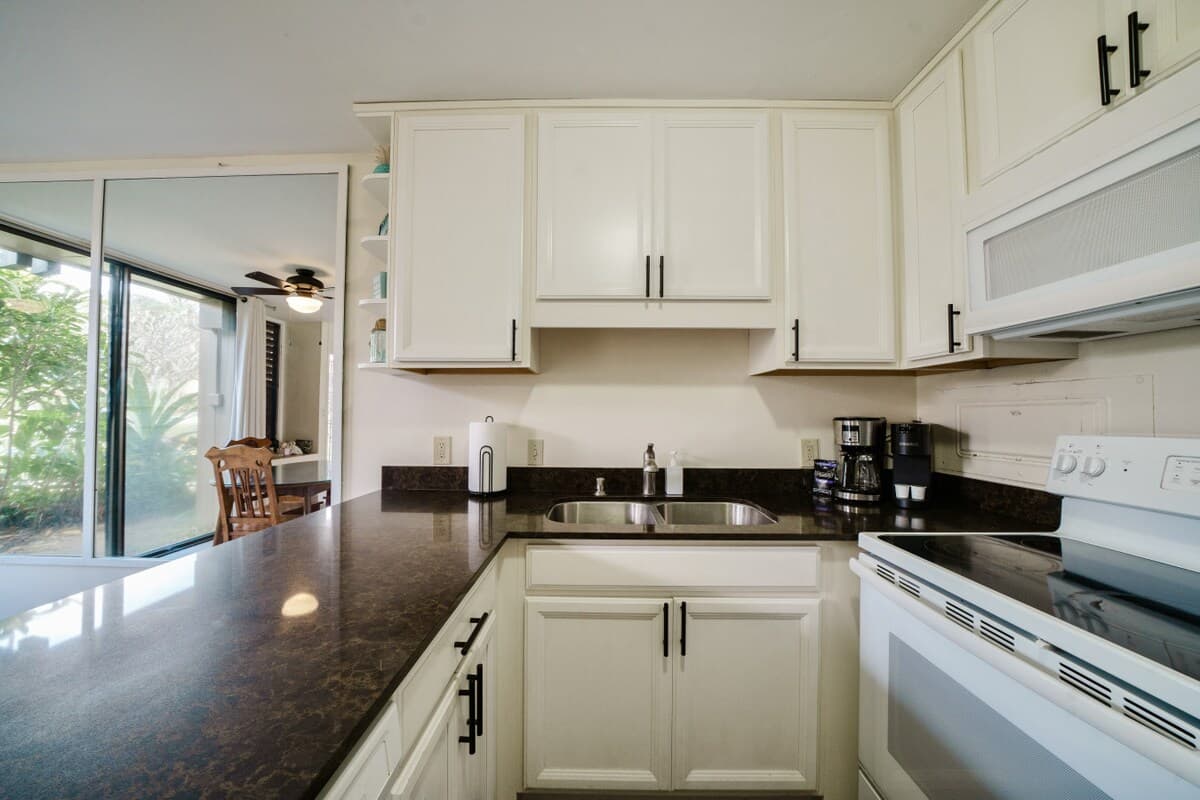 Home in Kahuku · ★4.79 · 2 bedrooms · 3 beds · 3 private baths - Photo 3