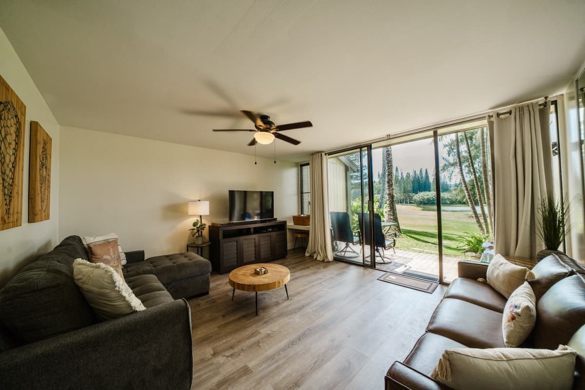 Home in Kahuku · ★4.79 · 2 bedrooms · 3 beds · 3 private baths - Photo 1