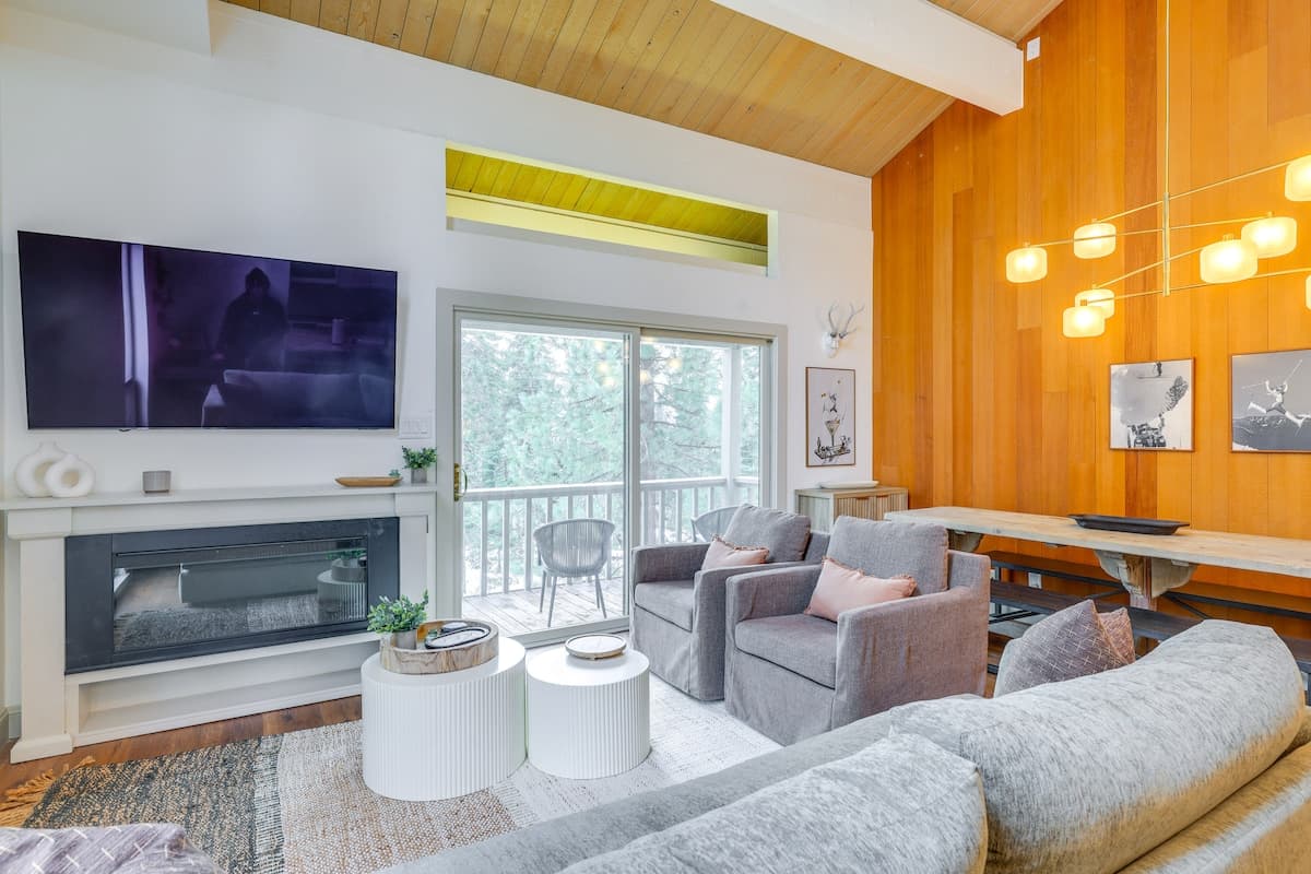 Kings Beach Townhome, Pool, 2 Balconies, Hiking - Photo 1