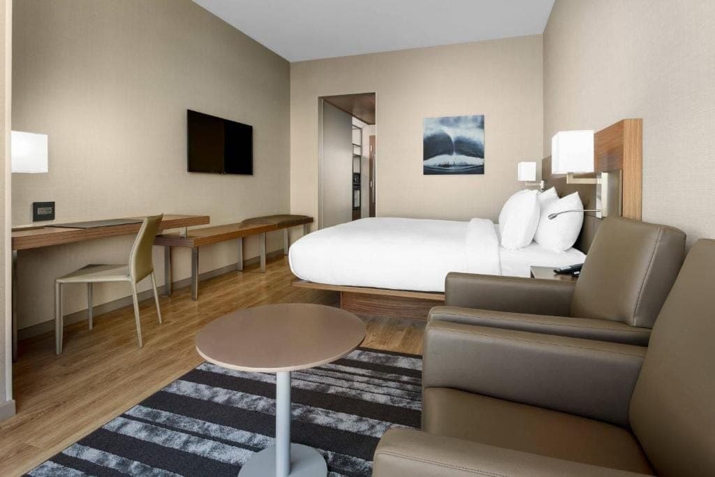 King Room Near Public Storage SAN - Photo 3