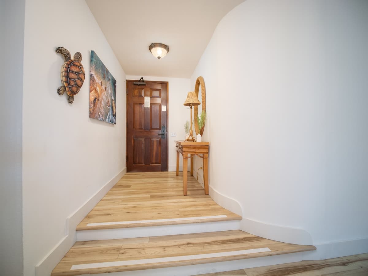 Home in Lahaina · ★5.0 · 2 bedrooms · 3 beds · 2 baths - Photo 3