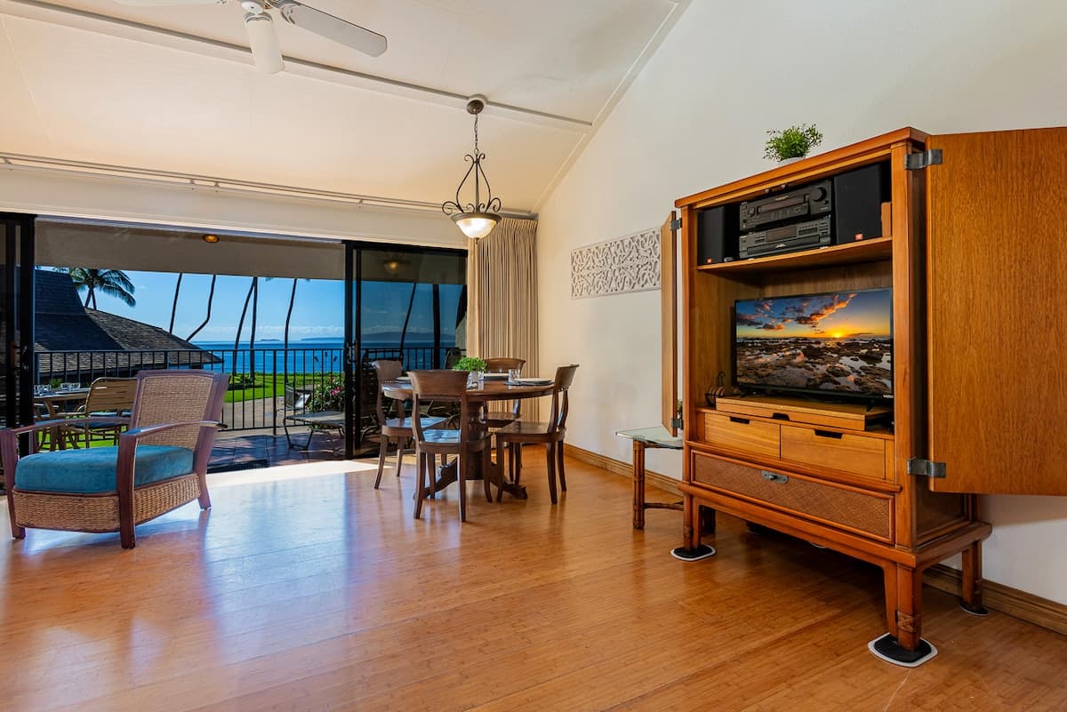 Condo in Kihei · ★4.5 · 2 bedrooms · 2 beds · 2 baths - Photo 2