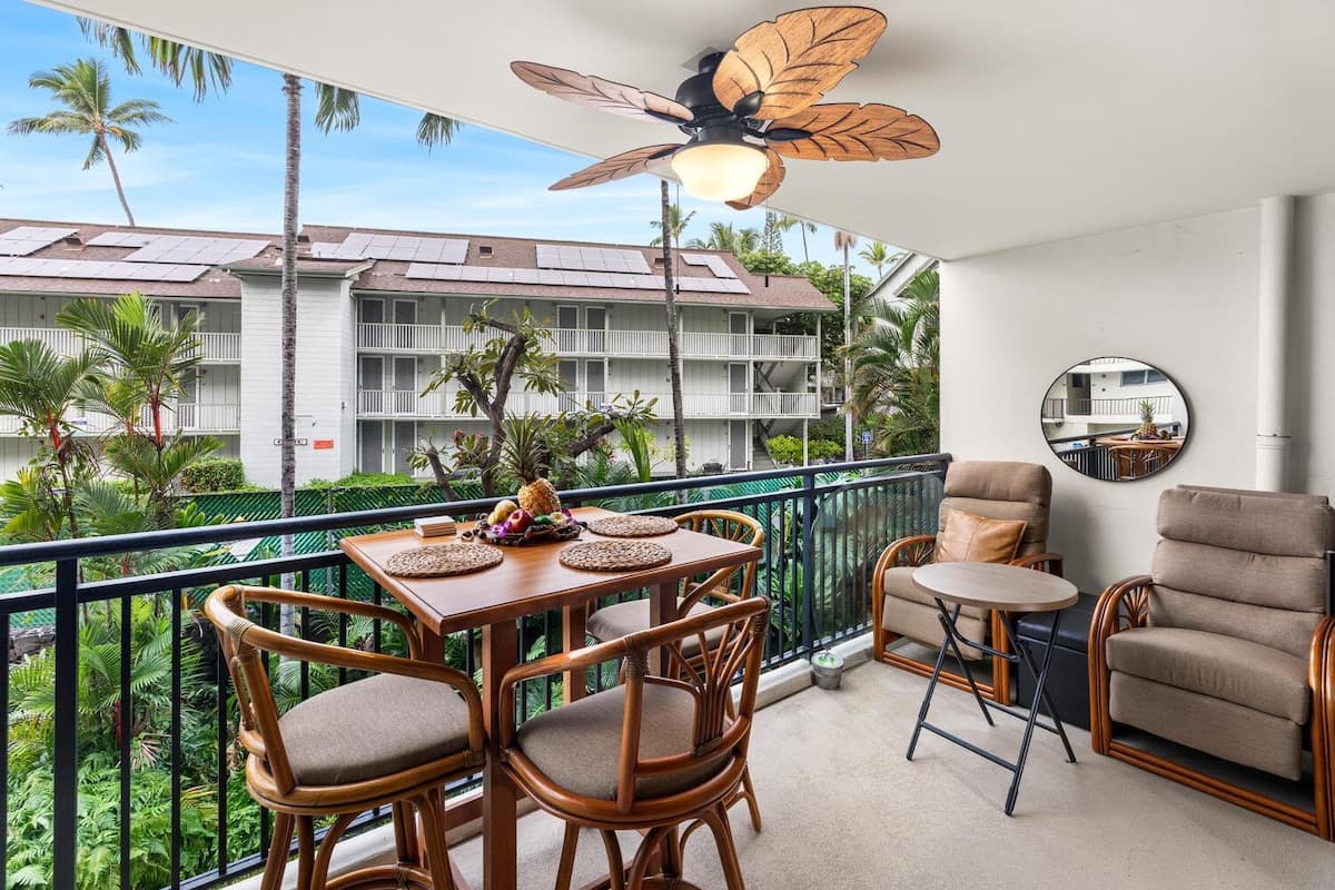 Condo in Kailua-Kona · ★4.8 · 1 bedroom · 2 beds · 2 private baths - Photo 2