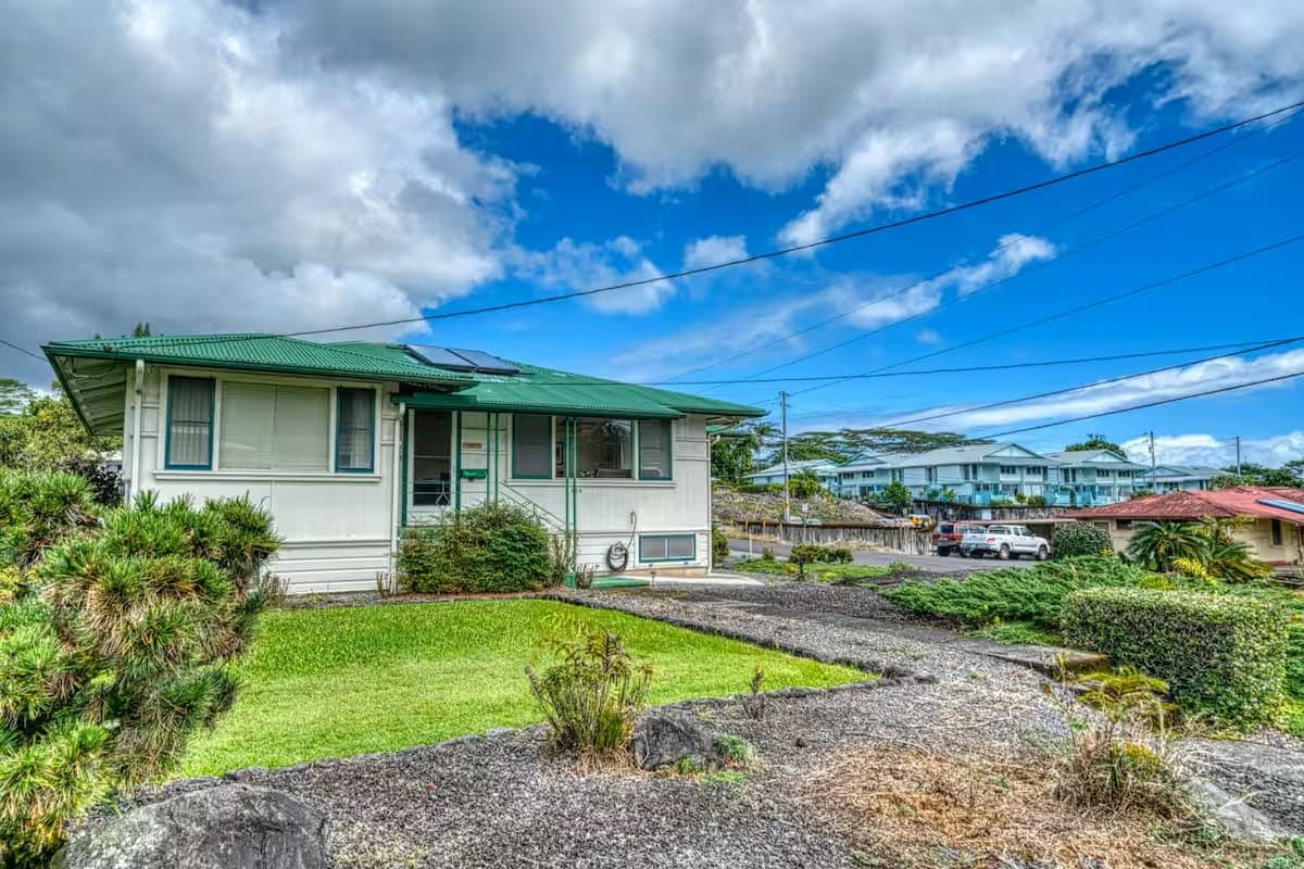 Home in Hilo · ★5.0 · 4 bedrooms · 4 beds · 2 private baths - Photo 2
