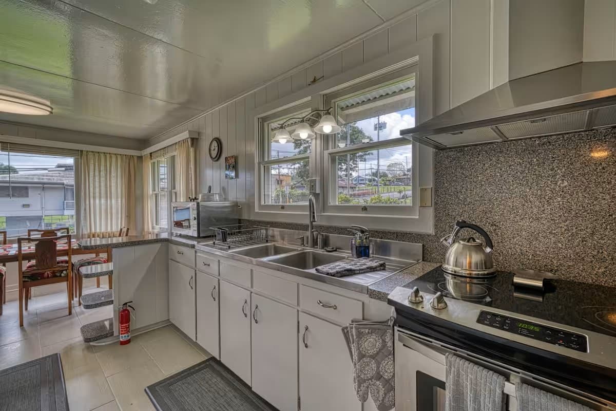 Home in Hilo · ★5.0 · 4 bedrooms · 4 beds · 2 private baths - Photo 5