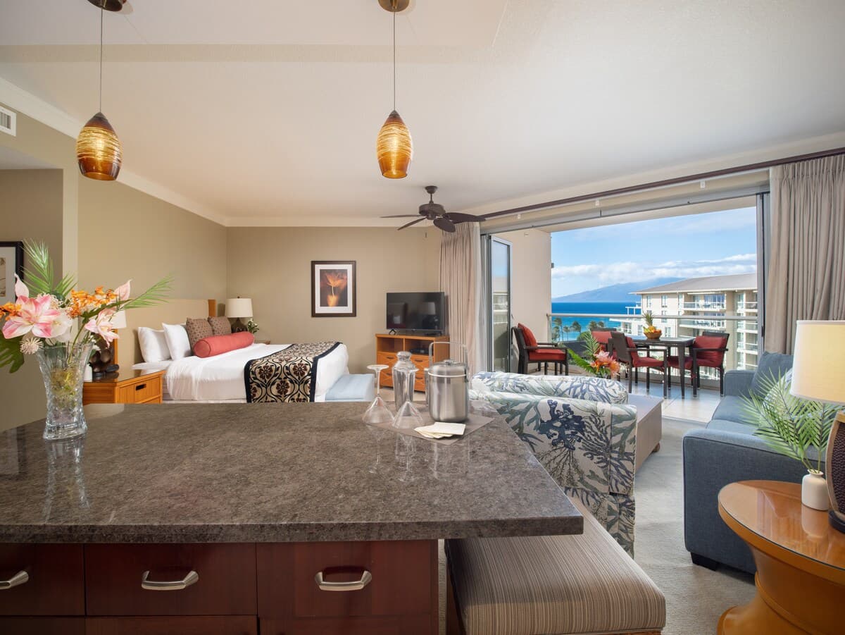 Home in Lahaina · ★5.0 · 1 bedroom · 2 beds · 1 bath - Photo 4