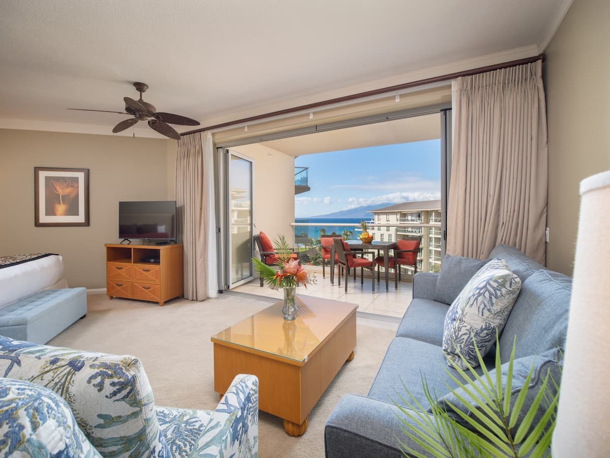 Home in Lahaina · ★5.0 · 1 bedroom · 2 beds · 1 bath - Photo 2