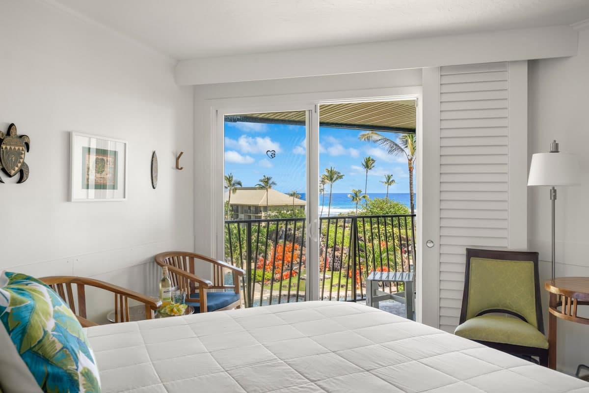 Condo in Lihue · ★4.87 · 1 bedroom · 2 beds · 1 shared bath - Photo 2