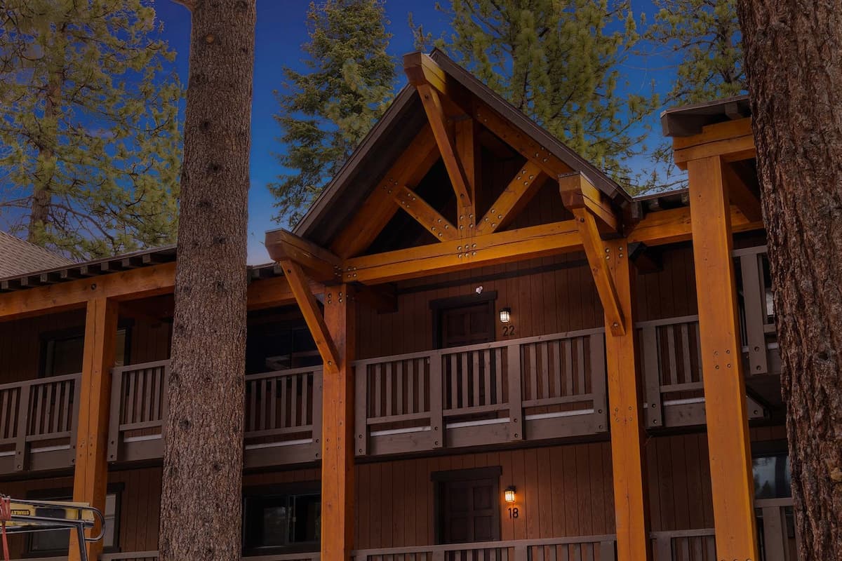 Condo in Incline Village · ★5.0 · 3 bedrooms · 3 beds · 3 private baths - Photo 1