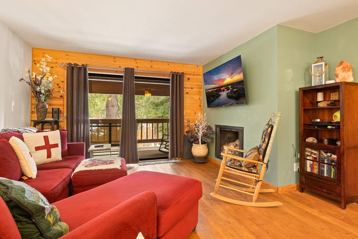 Condo in Incline Village · ★5.0 · 3 bedrooms · 3 beds · 3 private baths - Photo 2